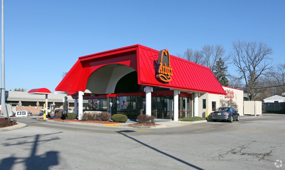 Primary Photo Of 3650 Riverside Dr, Columbus Fast Food For Sale
