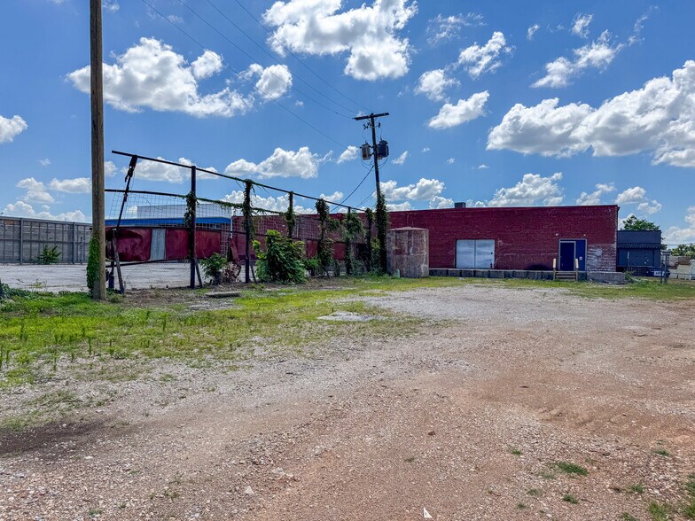 More Photos Of 715 W Walnut St, Rogers General Retail For Sale