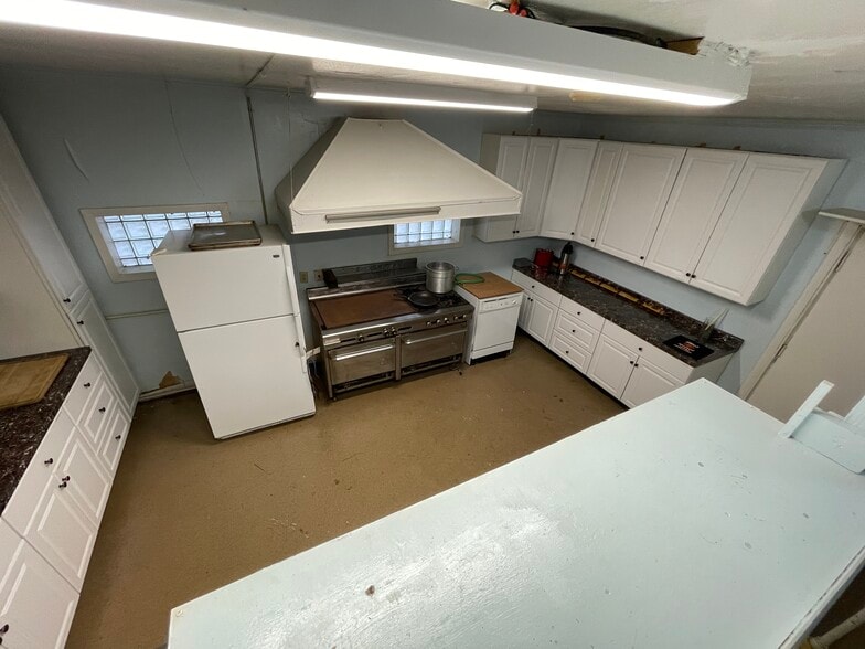 More Photos Of 1209 Lisle Plz, Lisle Bar For Lease