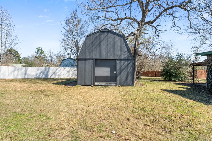 More Photos Of 101 Silverdale Dr, Conroe Freestanding For Sale