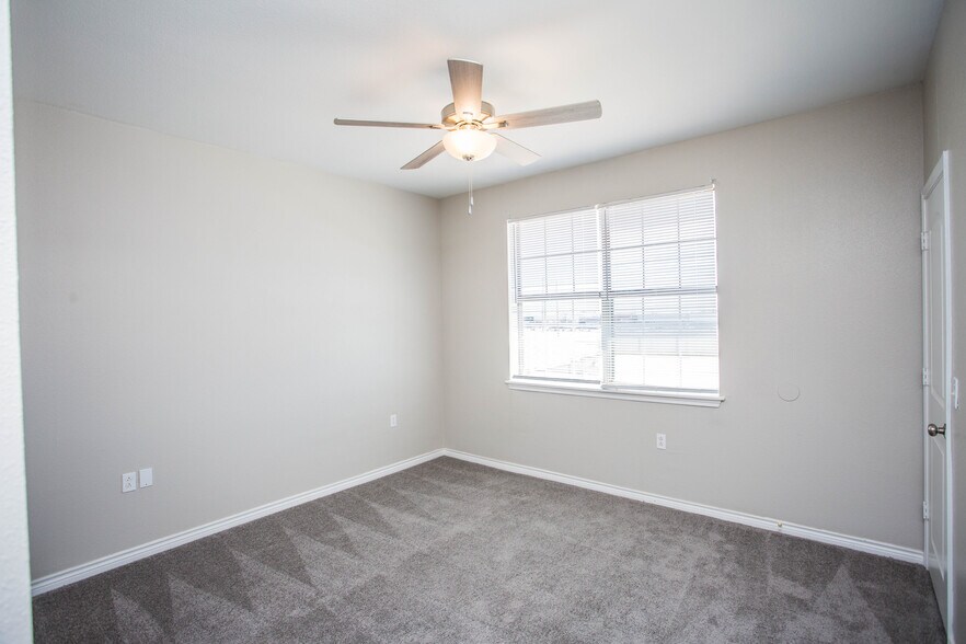 More Photos Of 2627 Oak Dr, Lubbock Apartments For Sale