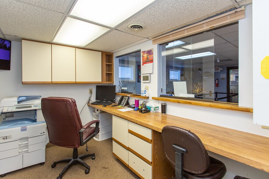 More Photos Of 1265 W Huron St, Waterford Medical For Lease