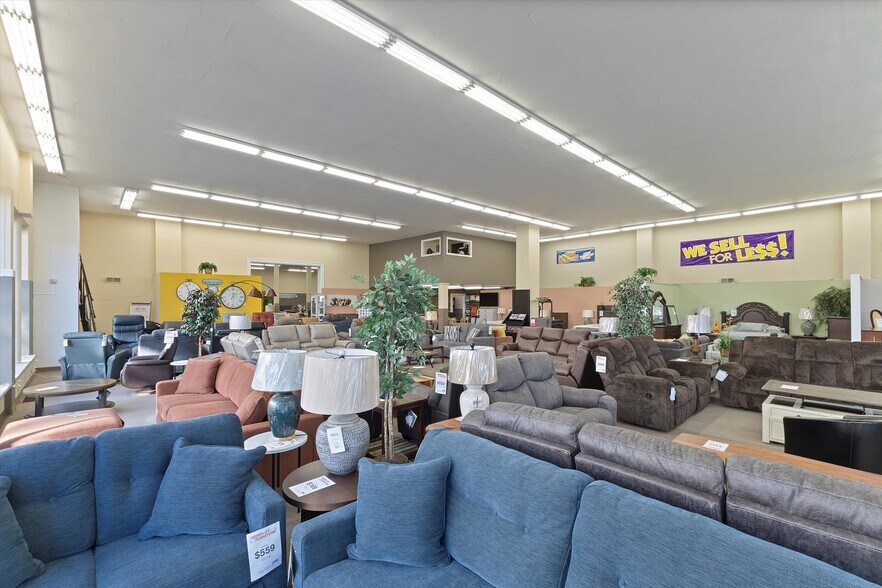 More Photos Of 301 Main Ave, Tillamook General Retail For Sale