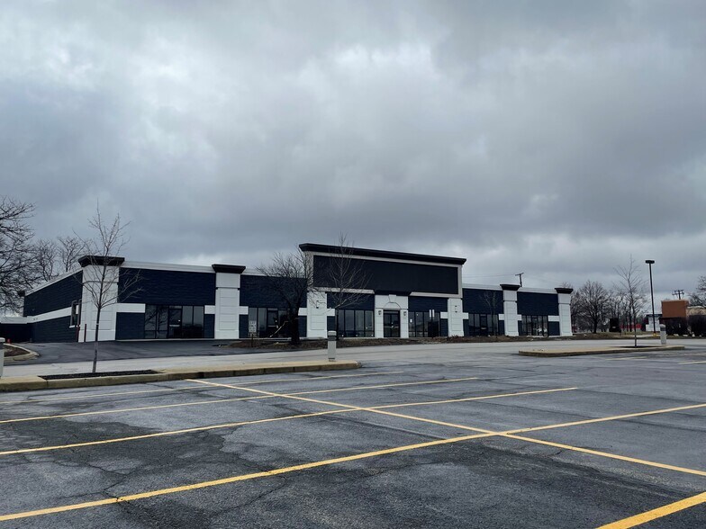 More Photos Of 1550 W 75th St, Downers Grove General Retail For Sale