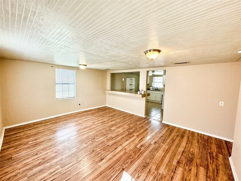 More Photos Of 1425 W Groesbeck St, Stephenville Apartments For Sale