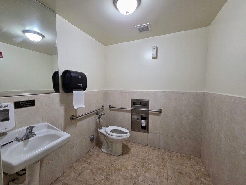 More Photos Of 26740 Towne Centre Dr, Foothill Ranch Medical For Sale