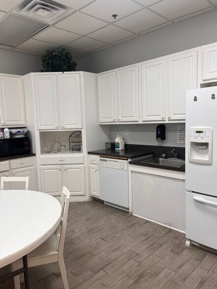 More Photos Of 227-229 Arnold Mill Rd, Woodstock Light Distribution For Lease