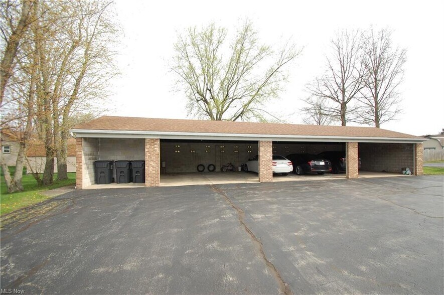 More Photos Of 35 Carter Cir, Youngstown Apartments For Sale