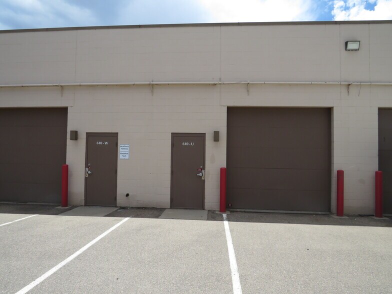 More Photos Of 610 Garrison St, Lakewood Flex For Lease