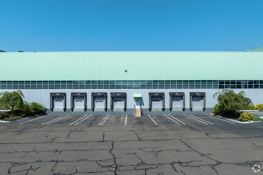 More Photos Of 355 Wilson Ave, Norwalk Light Distribution For Lease