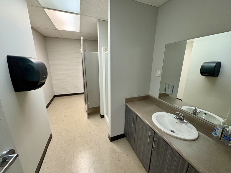 More Photos Of 204-218 Blue Mountain St, Coquitlam Office For Lease