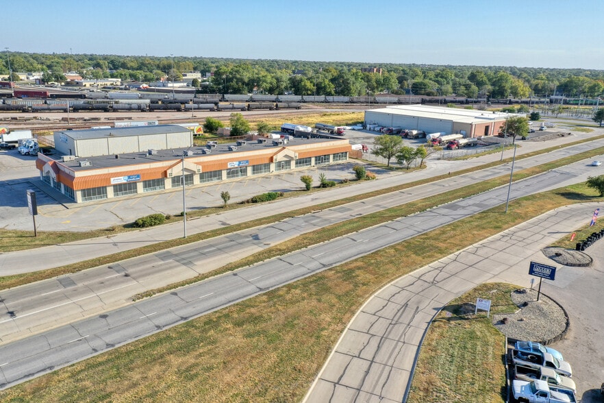 More Photos Of 5945 Cornhusker Hwy, Lincoln Flex For Lease
