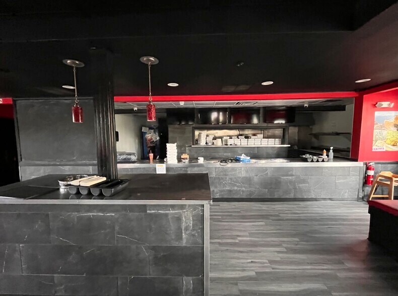 More Photos Of 215 W Lincoln Hwy, Dekalb Restaurant For Lease