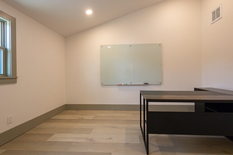 More Photos Of 521 SE 2nd St, Ocala Office For Lease