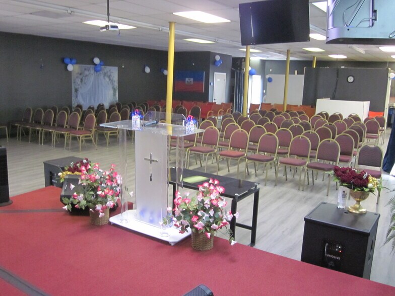 More Photos Of 6011-6025 103rd St, Jacksonville Unknown For Lease