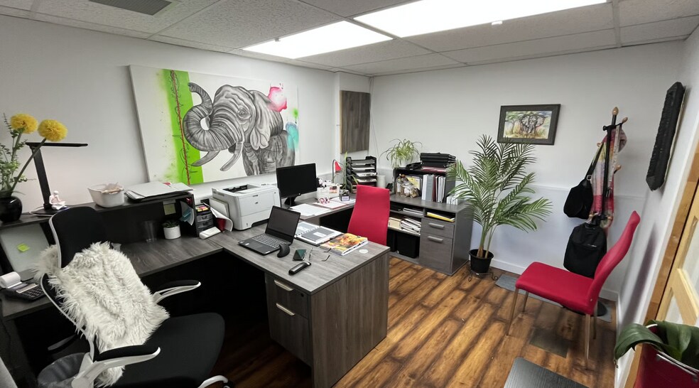 More Photos Of 2 Rue De L'usine, Baie-Saint-Paul General Retail For Sale