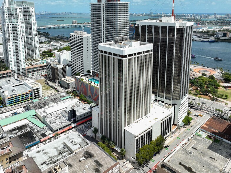 More Photos Of 1 SE 3rd Ave, Miami Office For Lease