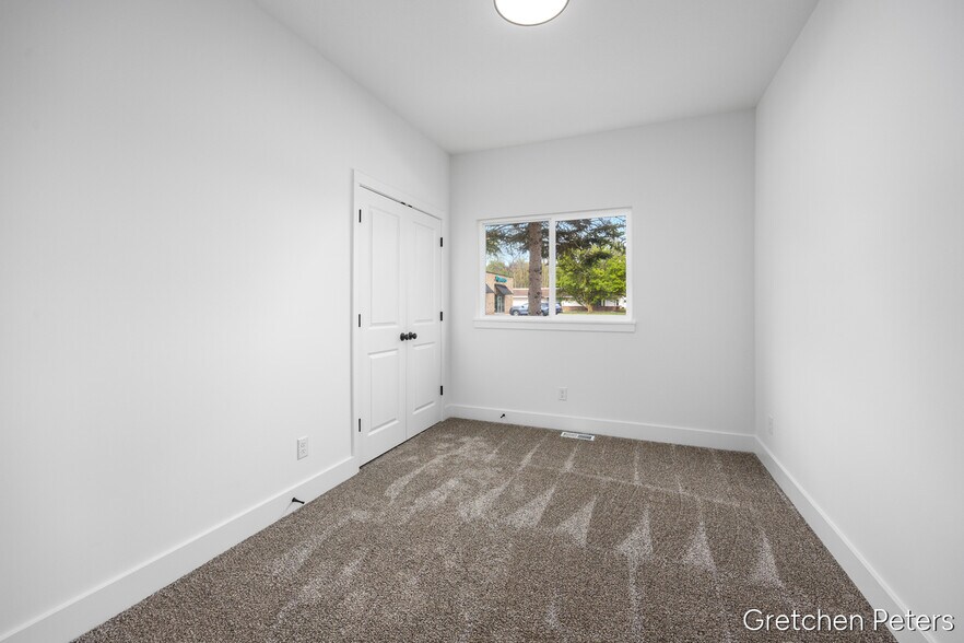 More Photos Of 5352 Plainfield Ave NE, Grand Rapids Storefront Retail Residential For Sale