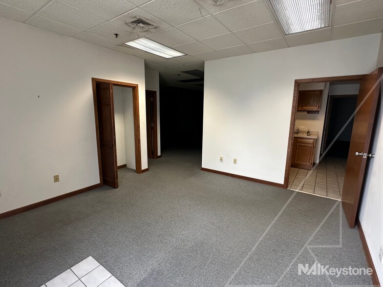 More Photos Of 1114-1124 Commons Blvd, Reading Flex For Sale