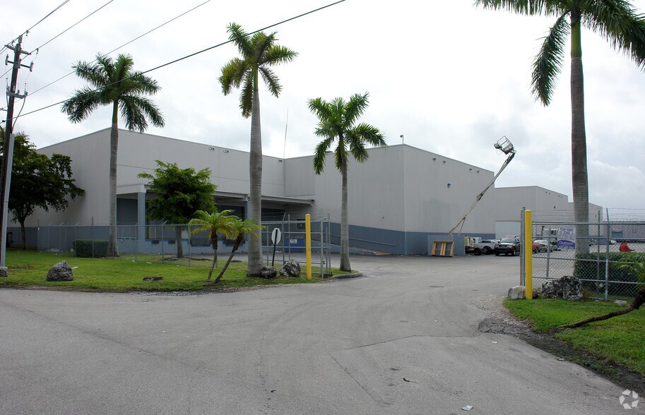 More Photos Of 3520-3560 NW 72nd Ave, Miami Warehouse For Lease