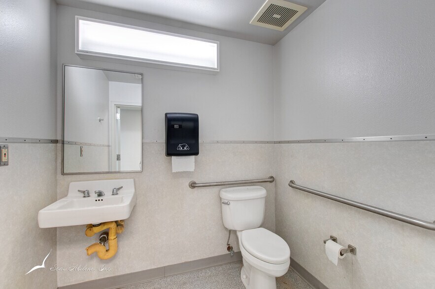 More Photos Of 3981 Ridgemont Dr, Abilene Storefront Retail Office For Sale