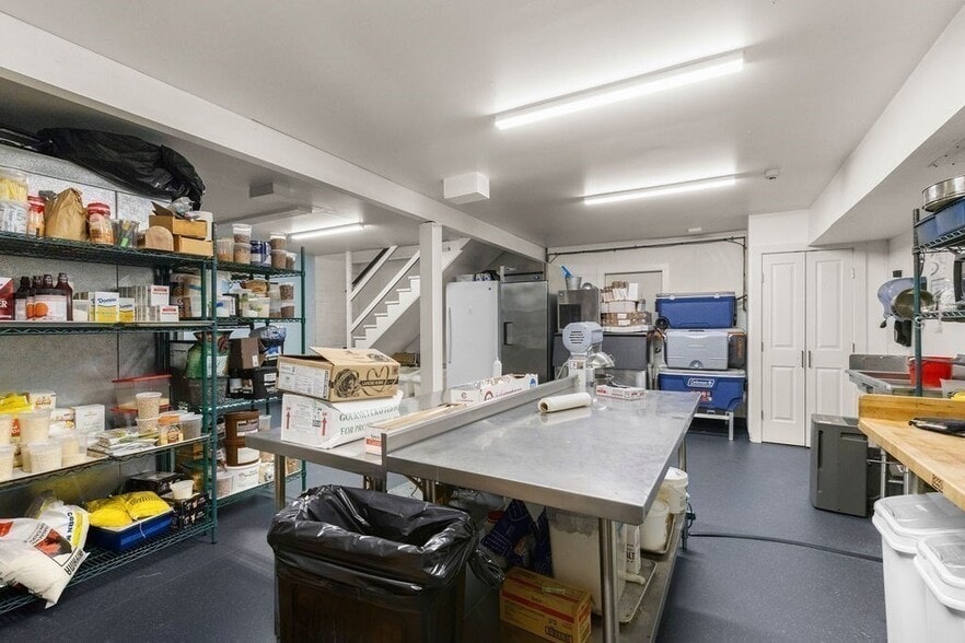 More Photos Of 258 Edgartown Vineyard Haven Rd, Edgartown Medical For Sale