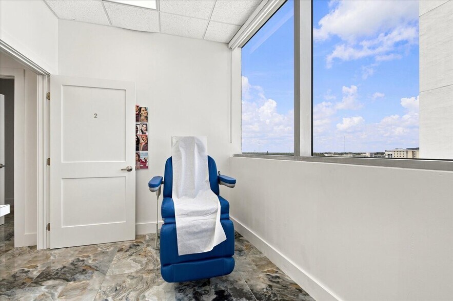More Photos Of 2920-2950 NE 207th St, Aventura Unknown For Lease