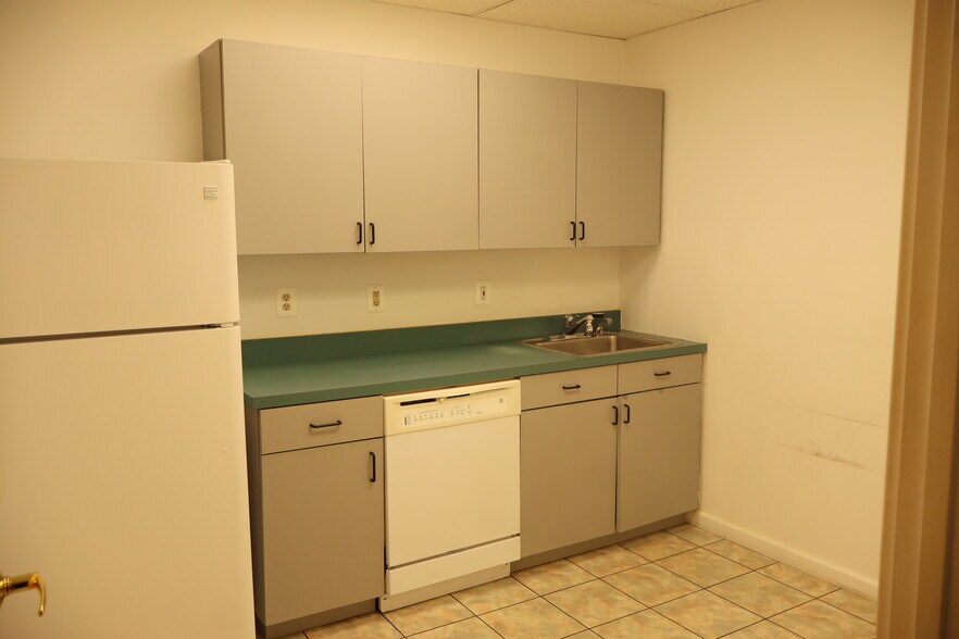 More Photos Of 200 Haddonfield Berlin, Gibbsboro Office For Sale