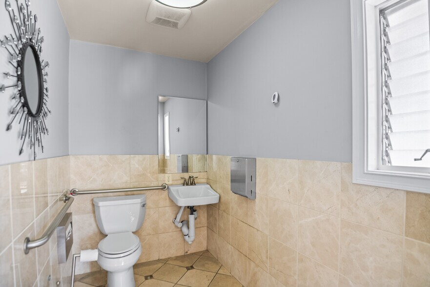 More Photos Of 360 Rose St, Danville Medical For Sale