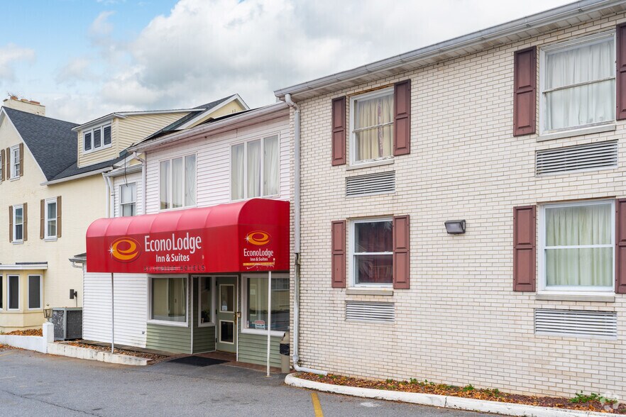 More Photos Of 2017 Bernville Rd, Reading Hotel For Sale