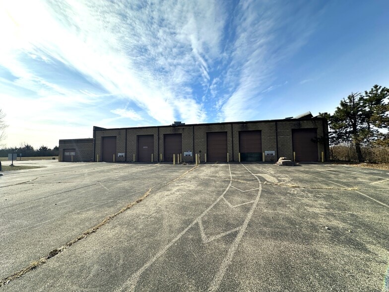 More Photos Of 4820 Wolf Rd, Dayton Service For Lease