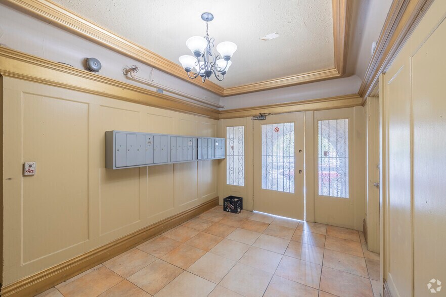 More Photos Of 315 25th St, Richmond Multifamily For Sale