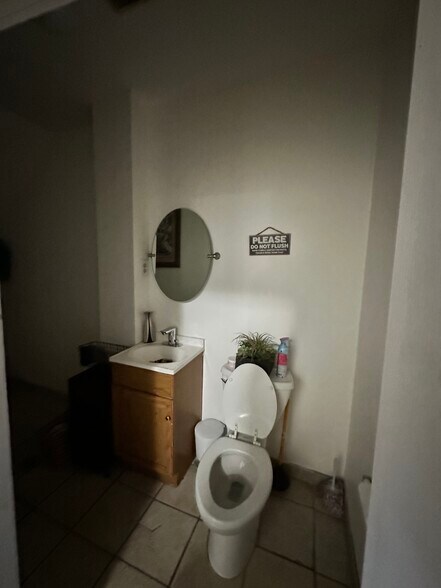 More Photos Of 508 S Broadway, Baltimore Storefront Retail Office For Sale