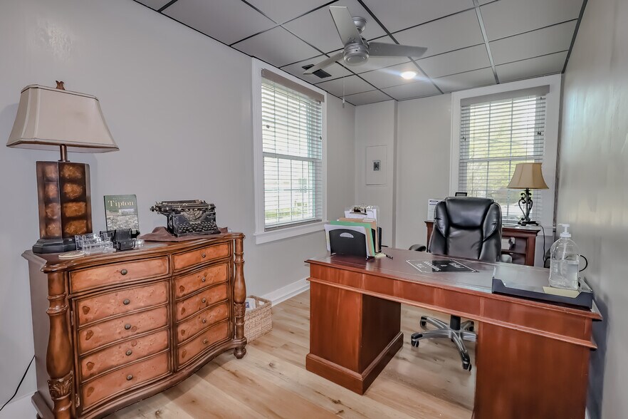 More Photos Of 111 W Washington Ave, Covington Medical For Sale