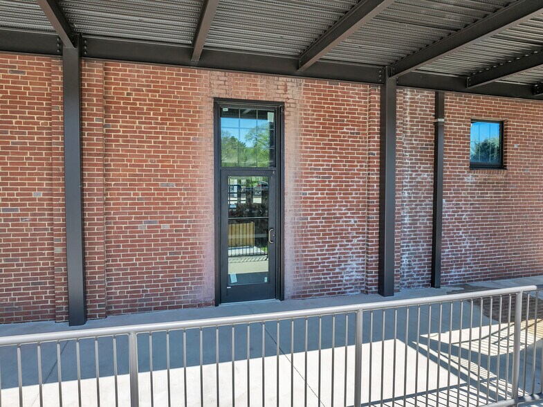 More Photos Of 201 S Court Street, Maryville General Retail For Lease