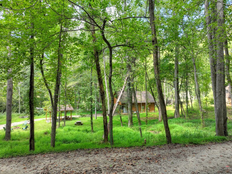 More Photos Of 77 Alpine Way, Blairsville Hotel For Sale