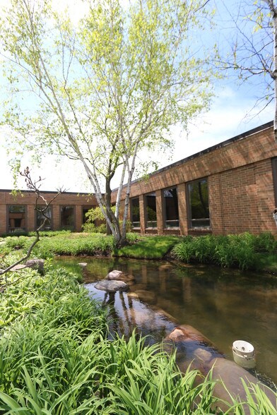 More Photos Of 2201-2231 Lakeside Dr, Bannockburn Office For Lease