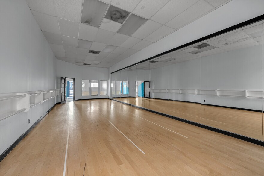 More Photos Of 15 Cr-66, Huntington Station Unknown For Lease