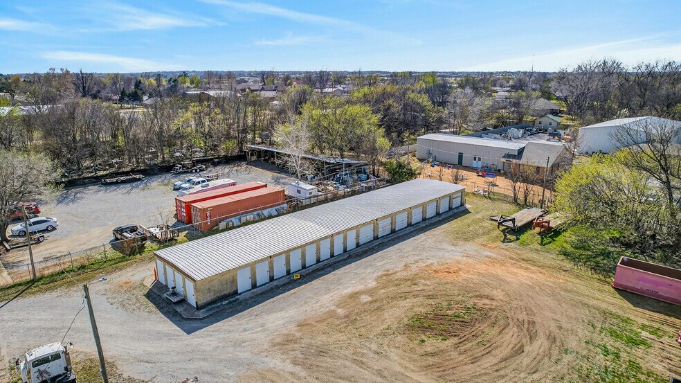 More Photos Of 1505 N Main St, Newcastle Warehouse For Sale