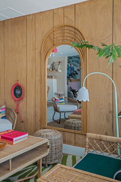 More Photos Of 555 S Warm Sands Dr, Palm Springs Hotel For Sale