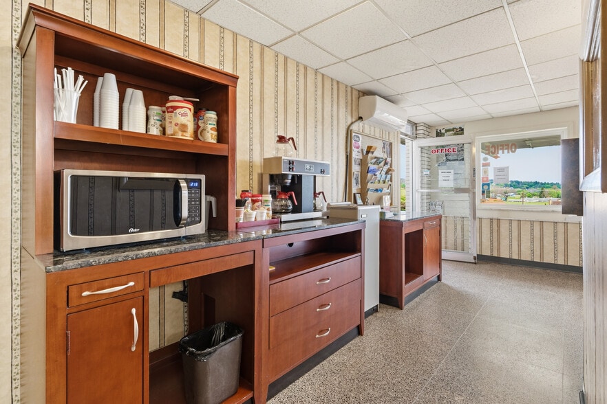More Photos Of 6920 Motor Inn Dr, Huntingdon Hotel For Sale