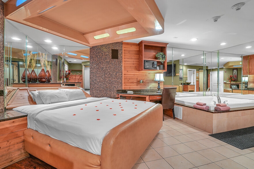 More Photos Of 16W621 S Frontage Rd, Willowbrook Hotel For Sale