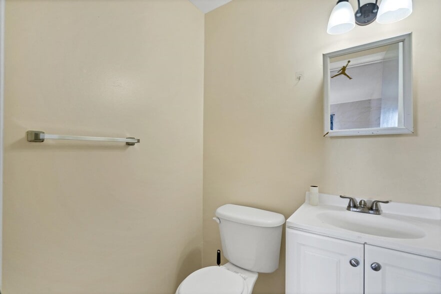 More Photos Of 3937-3957 Broadway Ave, Fort Myers Storefront Retail Residential For Sale