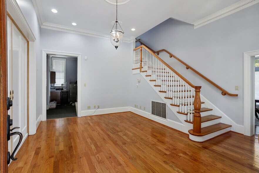 More Photos Of 1719 Abercorn St, Savannah Office Residential For Sale