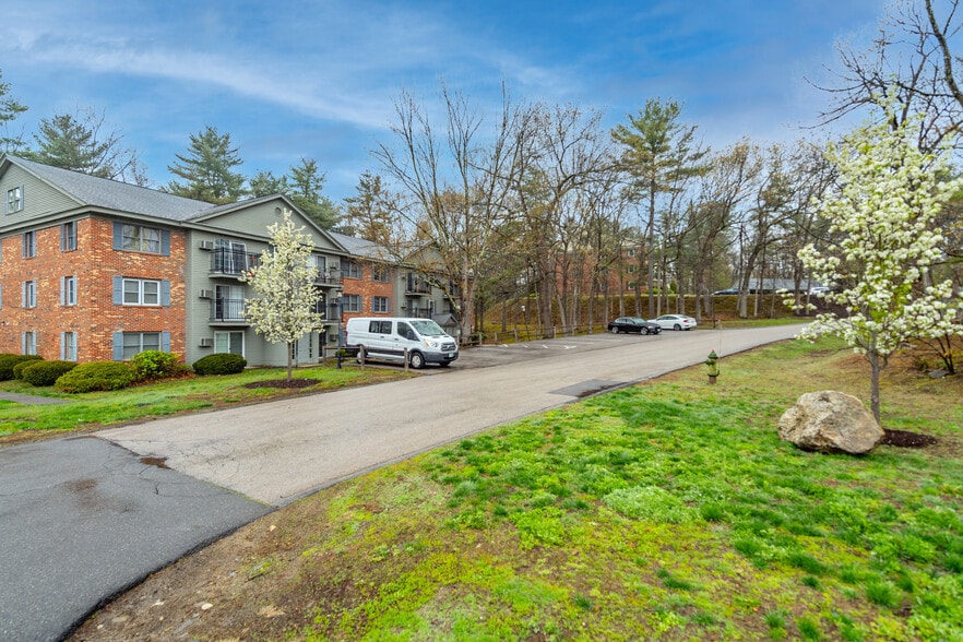 More Photos Of 1 Oak Hill Ln, Nashua Apartments For Sale