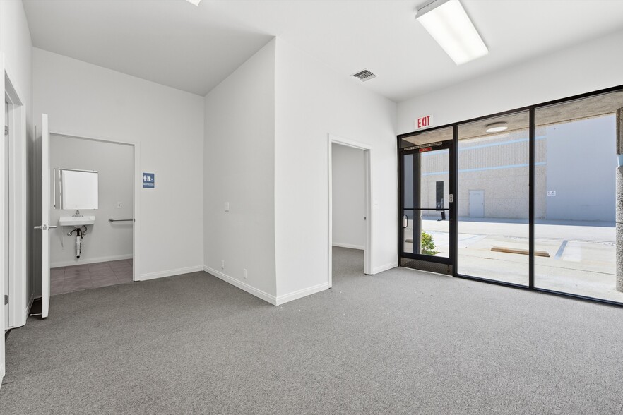 More Photos Of 42207 6th St W, Lancaster Warehouse For Lease