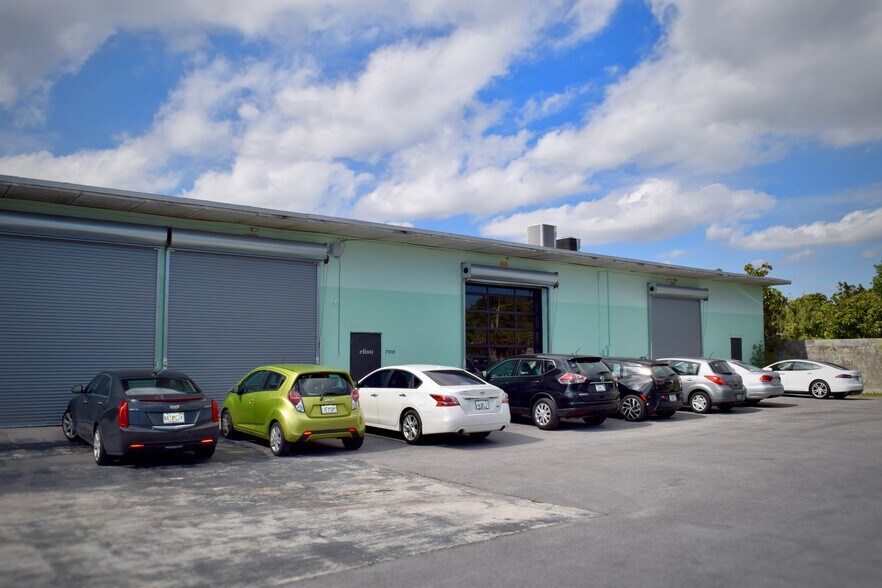 More Photos Of 290 NW 73rd St, Miami Service For Lease