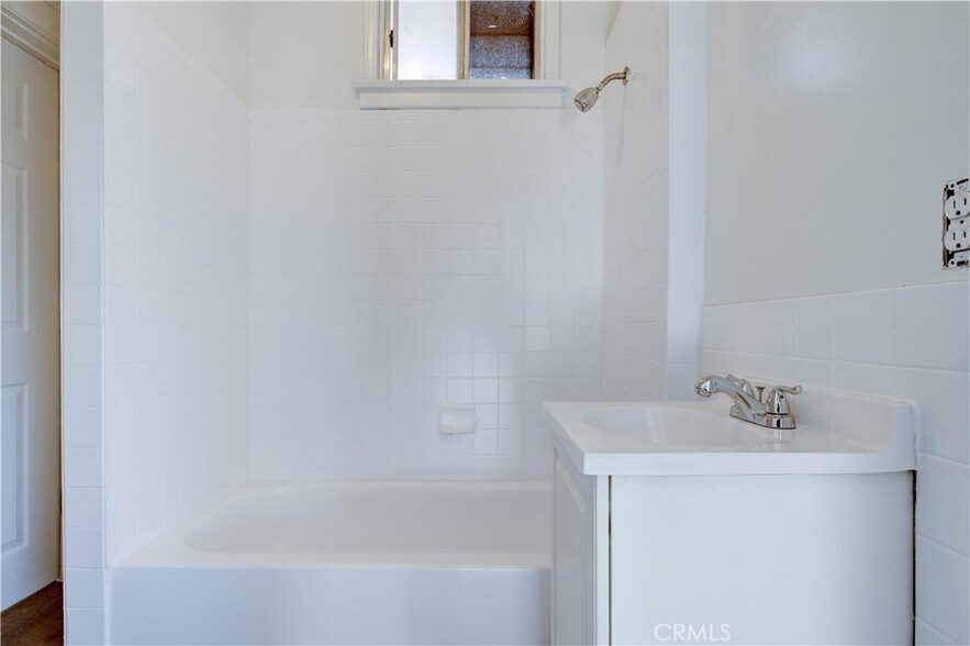 More Photos Of 458 W Vernon Ave, Los Angeles Apartments For Sale