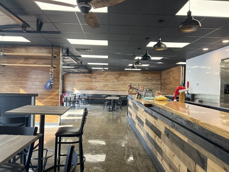 More Photos Of 442 Peace Portal Dr, Blaine Restaurant For Lease