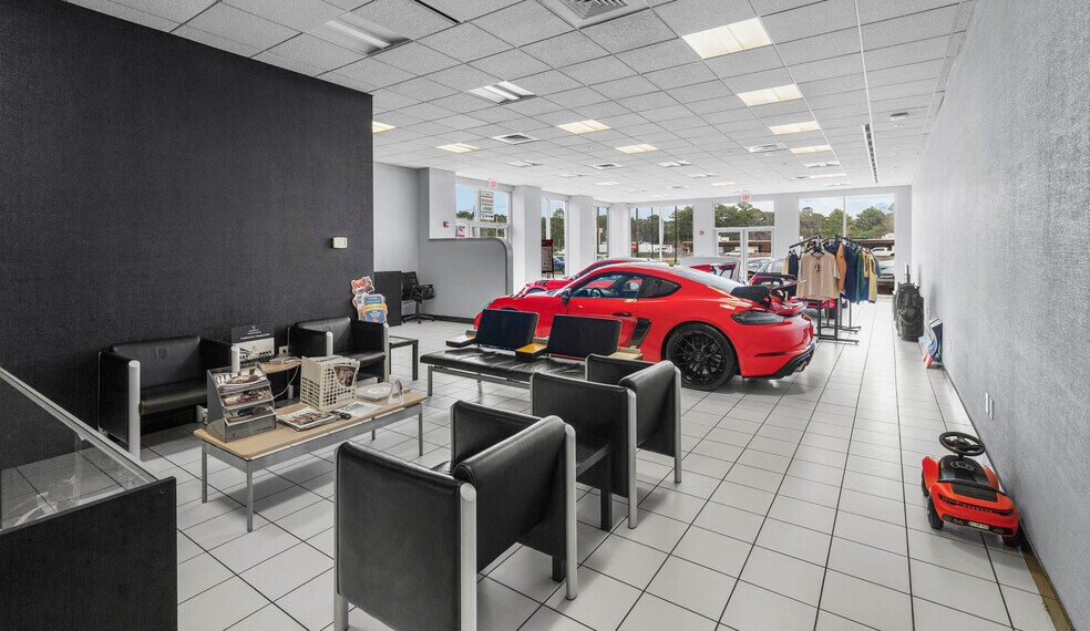 More Photos Of 5385 N I 55 St, Jackson Auto Dealership For Sale
